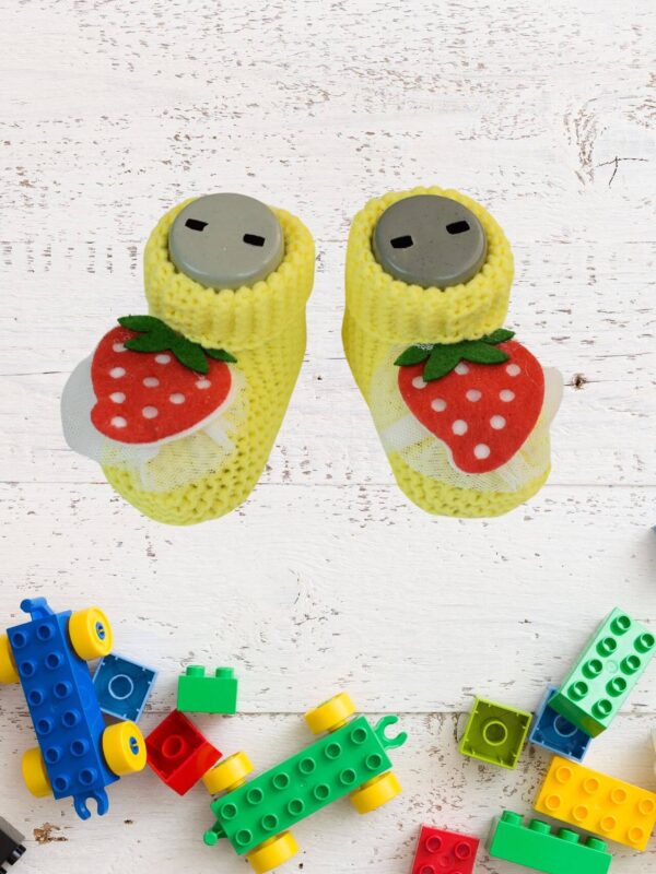 Πλεχτά Παπουτσάκια Αγκαλιάς J5034