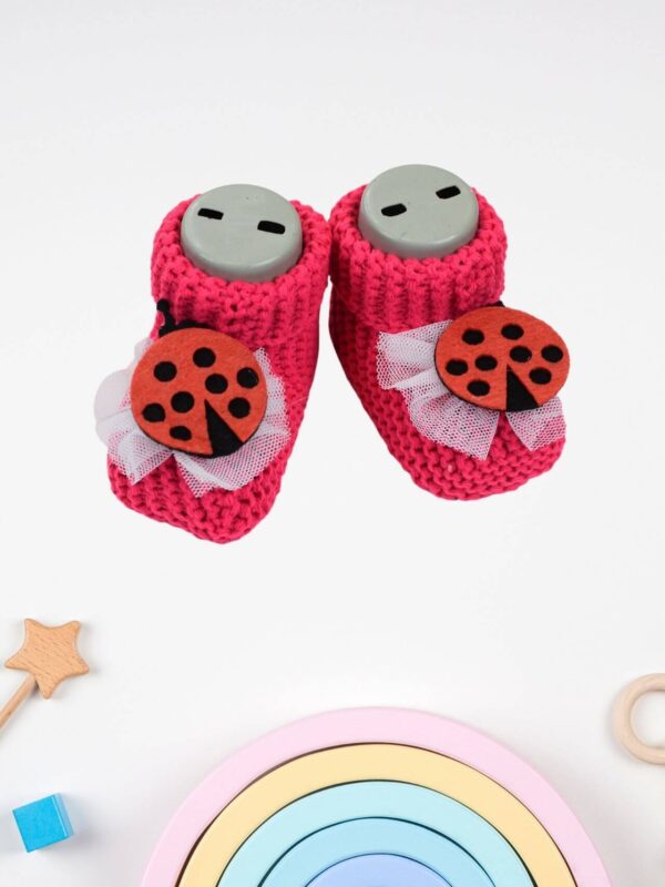 Πλεχτά Παπουτσάκια Αγκαλιάς Q5033