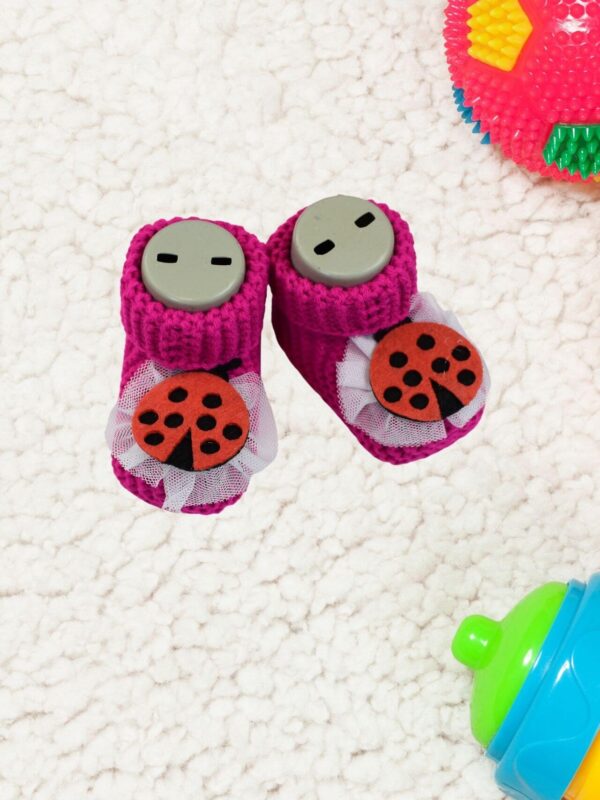 Πλεχτά Παπουτσάκια Αγκαλιάς R5033