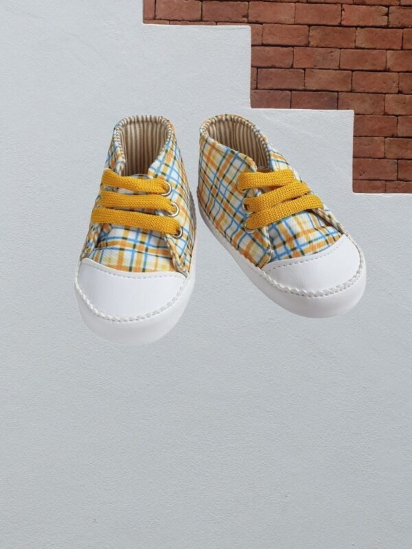 Παπούτσια Αγκαλιάς Με Κορδόνια W2674