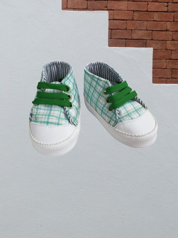 Παπούτσια Αγκαλιάς Με Κορδόνια R2674